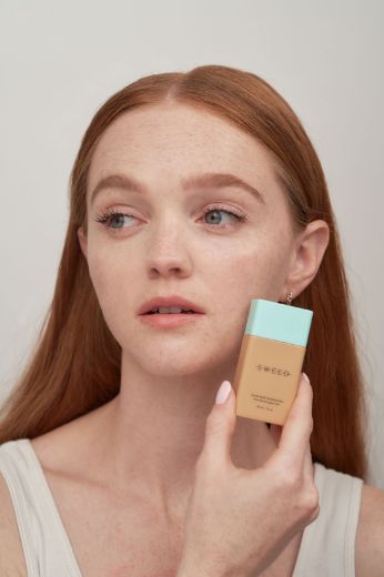 Immagine di Sweed Glass Skin Foundation 01 Light C (30ml)