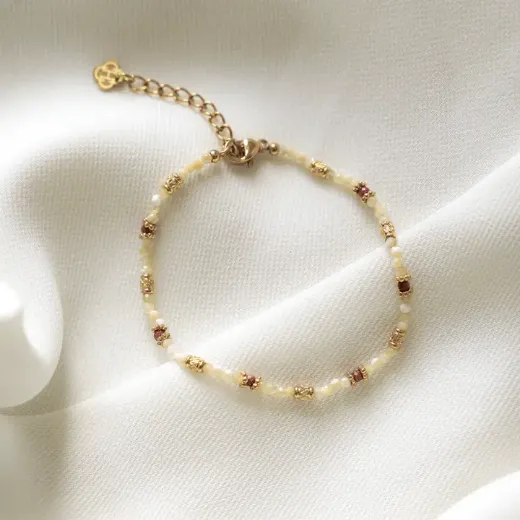 Bild von Victoire Collection Damenarmband mit weissen Perlmuttperlen