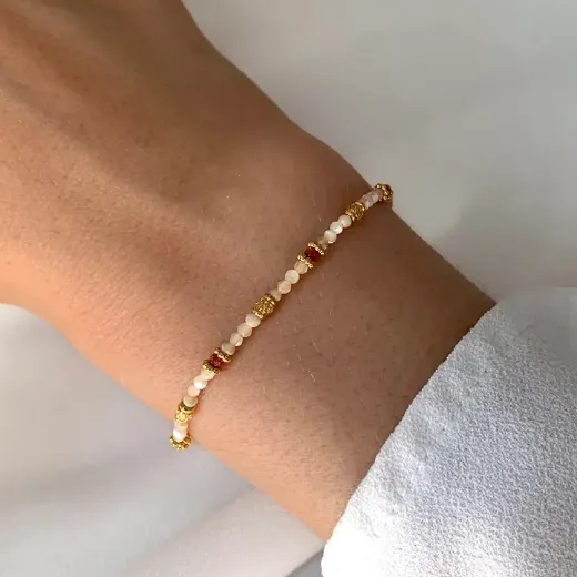 Bild von Victoire Collection Damenarmband mit weissen Perlmuttperlen